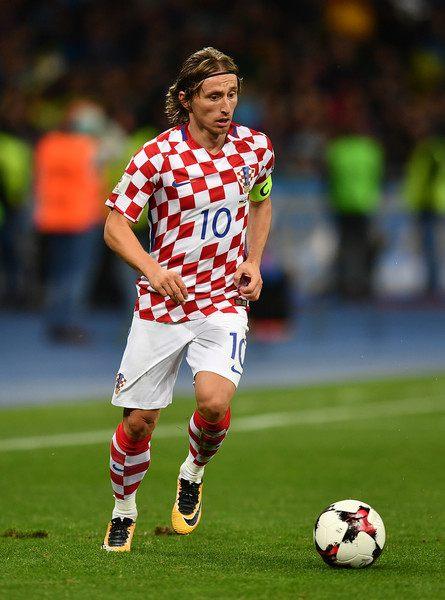 信使报：国米、纽卡、维拉和桑德兰关注贡多齐的情况