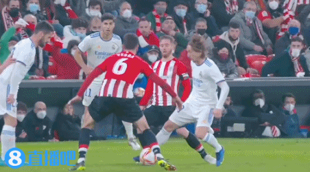 澳超联赛中央海岸水手vs悉尼FC因恶劣天气推迟至18：30进行