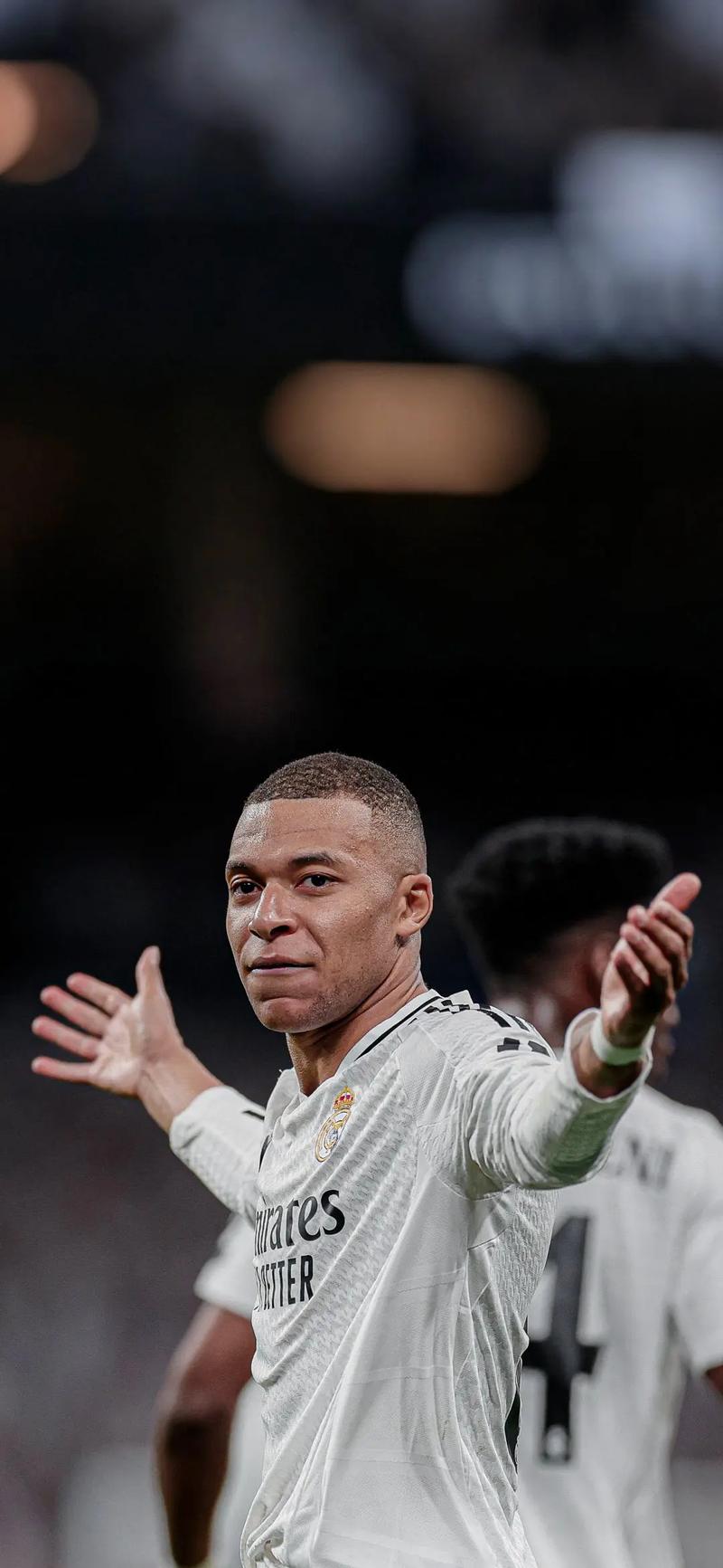 邮报：马奎尔被指控希腊袭击警察案将在今年10月8日重新开庭