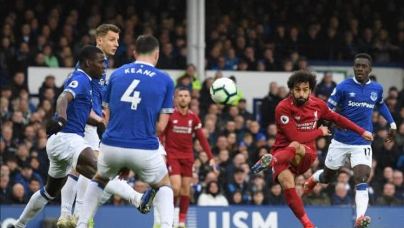 十人博洛尼亚0-0战平布兰，里科吉安尼斯染红